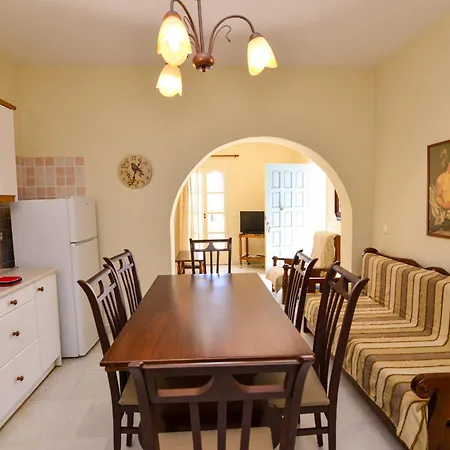 Naxos Town Ground Floor Free Parking Apartment